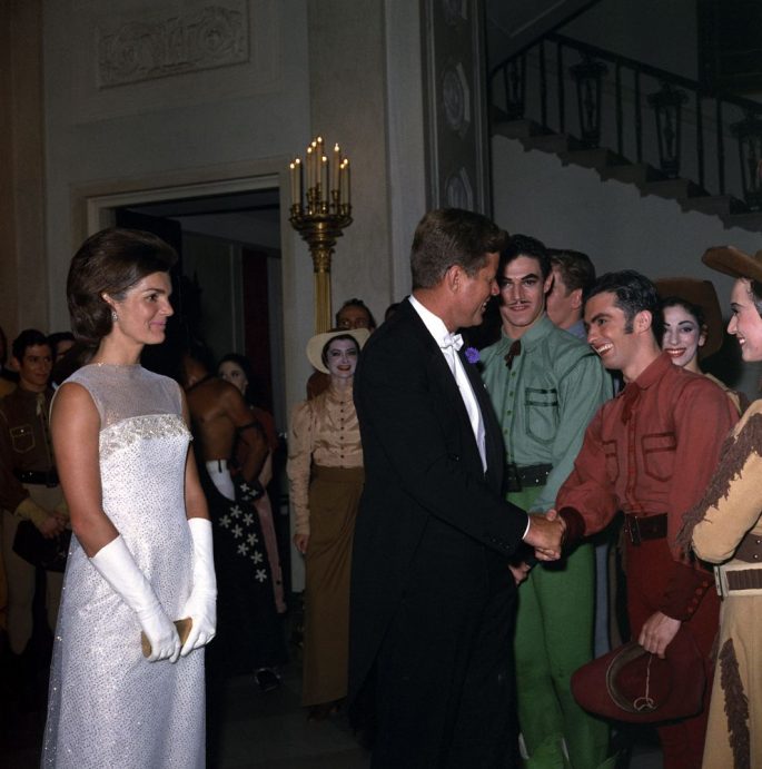 Jackie Kennedy: Queen of Camelot and Style Icon of the 1960s – Pieces ...